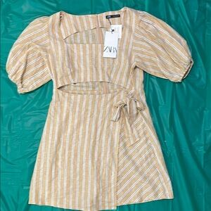 NWT Zara Tan and White Puff Sleeve Wrap Sundress